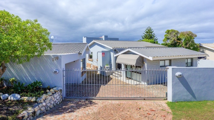 5 Bedroom Property for Sale in Struisbaai Western Cape